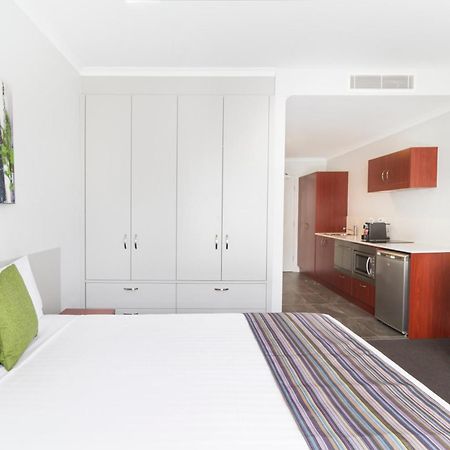 Hotel Abode Narrabundah Canberra Esterno foto