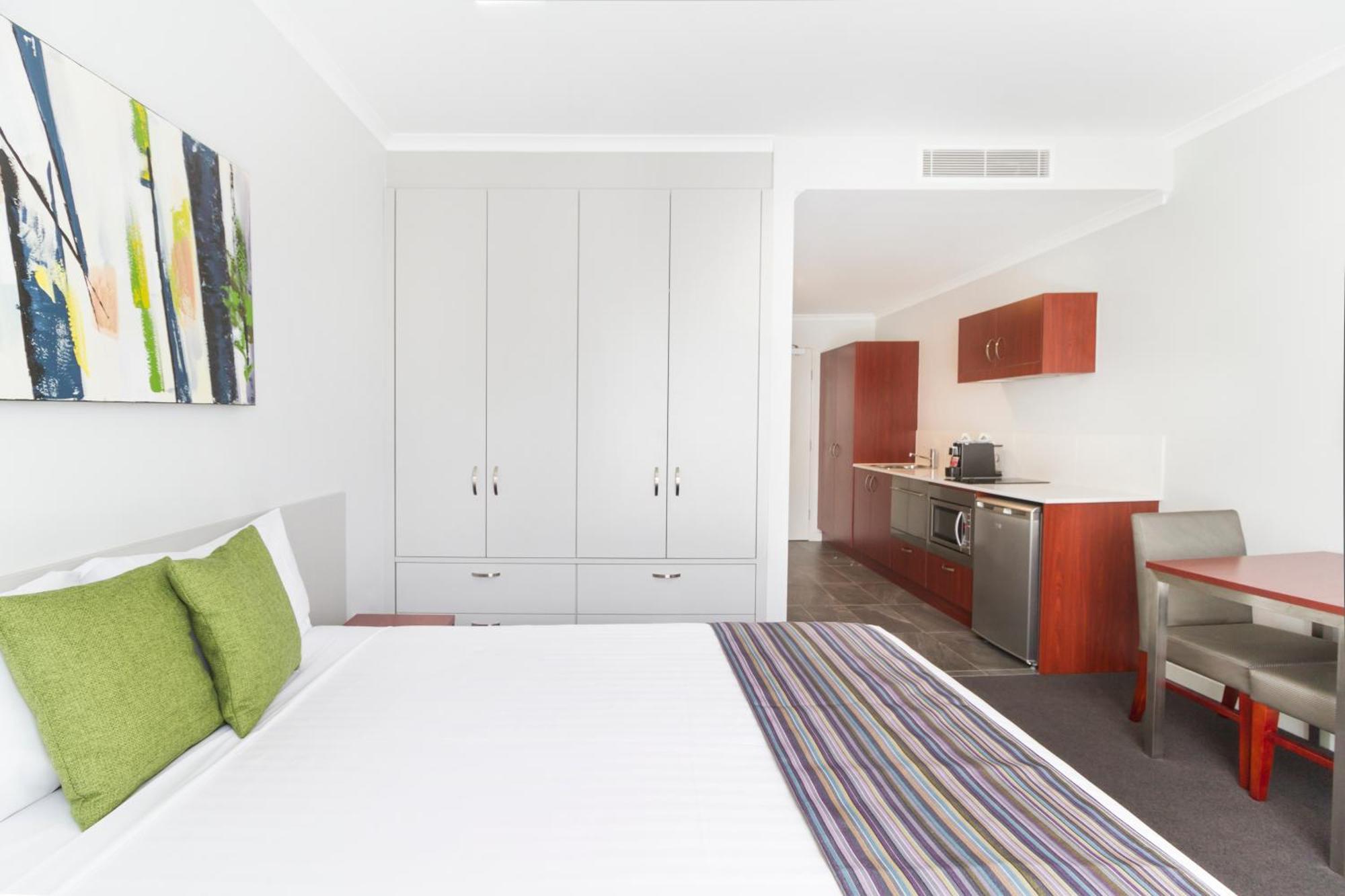 Hotel Abode Narrabundah Canberra Esterno foto