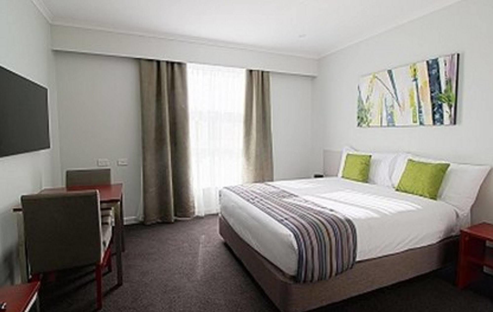 Abode Narrabundah Hotel Canberra Esterno foto